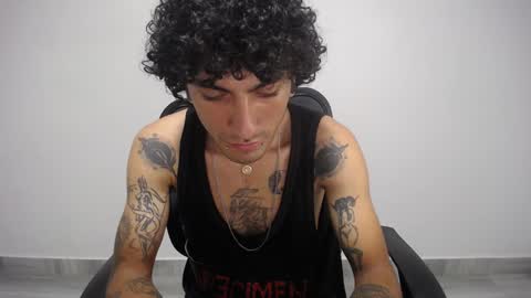 Snapshot of present_the_magic chatting on 01-30-25, 05:52 Plux online show from 01-30-25, 05:52
