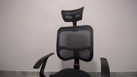 Snapshot of present_the_magic chatting on 02-08-25, 10:40 Plux online show from 02-08-25, 10:40