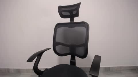 Snapshot of present_the_magic chatting on 02-19-25, 05:05 Plux online show from 02-19-25, 05:05