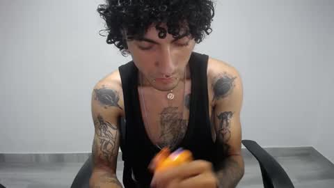 Snapshot of present_the_magic chatting on 03-04-25, 07:19 Plux online show from 03-04-25, 07:19
