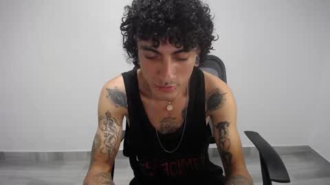 Snapshot of present_the_magic chatting on 03-05-25, 06:12 Plux online show from 03-05-25, 06:12