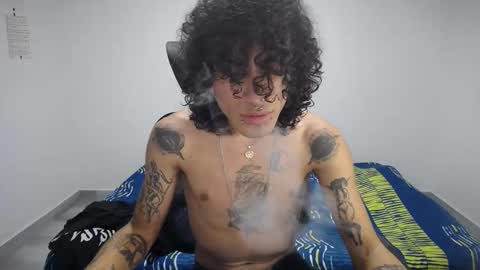 Snapshot of present_the_magic chatting on 10-16-25, 07:04 Plux online show from 10-16-25, 07:04