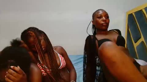 Snapshot of prettie_barbie_ chatting on 10-08-25, 03:48 Barbie online show from 10-08-25, 03:48