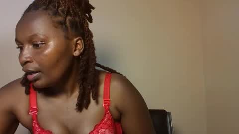 Snapshot of prettie_essy chatting on 12-14-25, 04:45 Essy online show from 12-14-25, 04:45