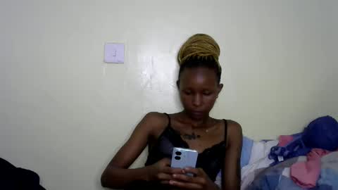 Snapshot of prettiekelly chatting on 02-12-25, 01:52 prettiekelly online show from 02-12-25, 01:52