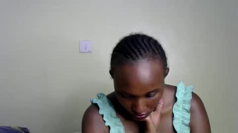 Snapshot of prettiekelly chatting on 02-19-25, 04:55 prettiekelly online show from 02-19-25, 04:55