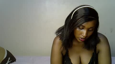 Snapshot of prettiekelly chatting on 03-08-25, 06:37 prettiekelly online show from 03-08-25, 06:37