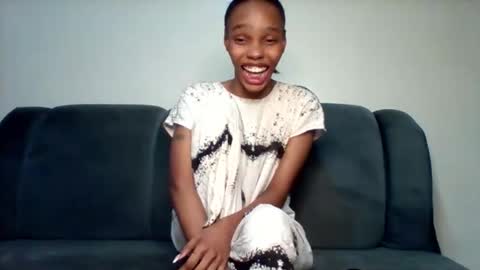 Snapshot of pretty253 chatting on 10-14-25, 12:33 pretty253 online show from 10-14-25, 12:33