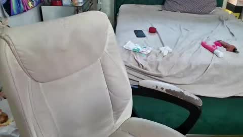 Yasmine pretty online show from 10-22-25, 06:18