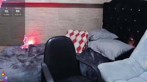 Snapshot of pretty_cristal22 chatting on 10-31-25, 12:44 pretty_cristal22 online show from 10-31-25, 12:44