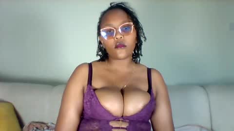 pretty_dee1 online show from 07-28-26, 06:20