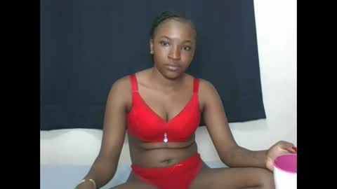 Snapshot of pretty_ebony2 chatting on 10-19-25, 05:35 Anne online show from 10-19-25, 05:35