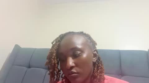 Snapshot of pretty_ellsie chatting on 10-08-25, 05:21 independent model online show from 10-08-25, 05:21