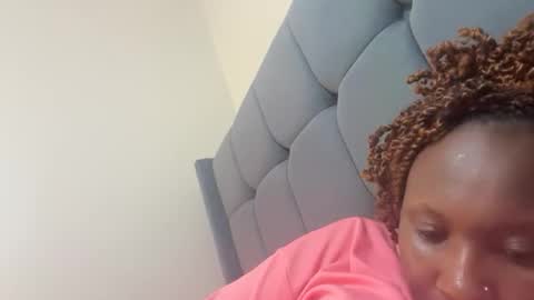 Snapshot of pretty_ellsie chatting on 10-09-25, 05:27 independent model online show from 10-09-25, 05:27