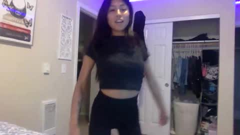 pretty_girl828687 online show from 10-16-25, 09:49