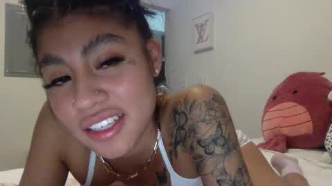 pretty_girl828687 online show from 02-21-26, 10:44