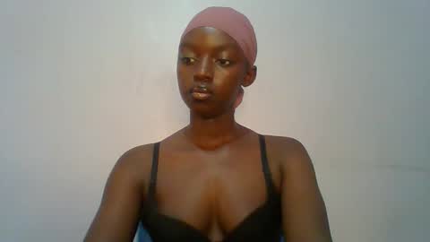 Snapshot of pretty_hearts chatting on 02-20-26, 06:48 Shillah online show from 02-20-26, 06:48