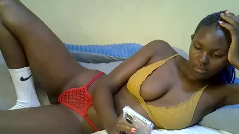 Snapshot of pretty_liny chatting on 10-19-25, 12:17 pretty_liny online show from 10-19-25, 12:17