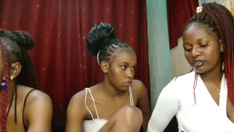 Snapshot of pretty_lioness_ chatting on 02-23-26, 03:42 Pretty online show from 02-23-26, 03:42