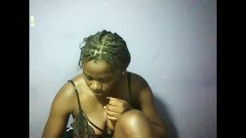 Snapshot of pretty_melinda2 chatting on 02-28-25, 06:52 Mary Melinda online show from 02-28-25, 06:52