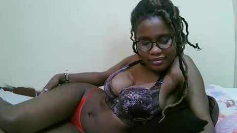 pretty_mellan online show from 03-06-25, 10:36