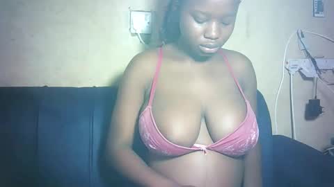 pretty_milan online show from 02-07-26, 11:14