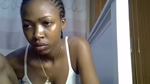 Snapshot of pretty_petite24 chatting on 12-31-24, 01:19 pretty_petite24 online show from 12-31-24, 01:19