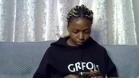 Snapshot of pretty_petite24 chatting on 09-12-25, 05:57 pretty_petite24 online show from 09-12-25, 05:57