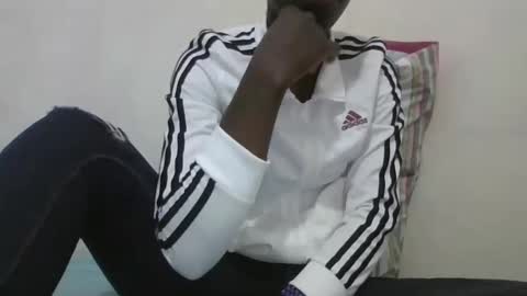 pretty_petite_ebony online show from 12-17-24, 12:00