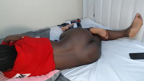 Essy online show from 11-19-25, 04:01