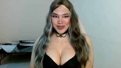 Snapshot of prettybad_angel chatting on 06-17-26, 01:41 MIAH online show from 06-17-26, 01:41