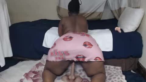 Snapshot of prettyblack25 chatting on 03-07-26, 11:24 Cindy online show from 03-07-26, 11:24