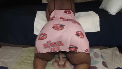Snapshot of prettyblack25 chatting on 06-10-26, 11:13 Cindy online show from 06-10-26, 11:13