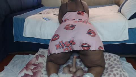 Snapshot of prettyblack25 chatting on 07-09-26, 10:08 Cindy online show from 07-09-26, 10:08