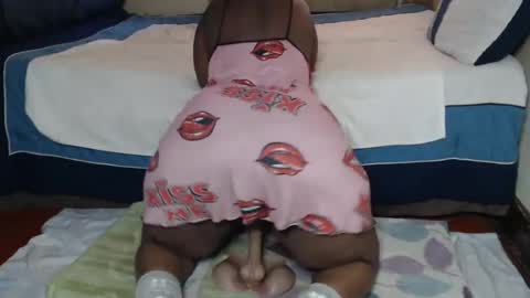 Snapshot of prettyblack25 chatting on 07-11-26, 06:27 Cindy online show from 07-11-26, 06:27