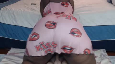 Snapshot of prettyblack25 chatting on 07-18-26, 12:31 Cindy online show from 07-18-26, 12:31