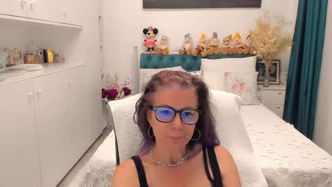 Snapshot of prettyblackeyes chatting on 06-15-26, 05:42 wilma online show from 06-15-26, 05:42