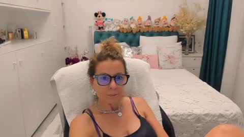 Snapshot of prettyblackeyes chatting on 07-18-26, 06:06 wilma online show from 07-18-26, 06:06