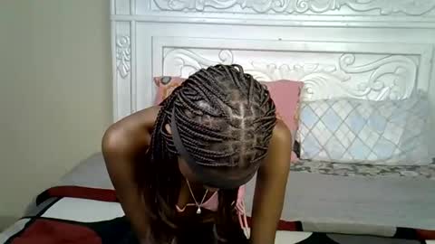 Snapshot of prettybunnny chatting on 10-12-25, 12:53 Bunny online show from 10-12-25, 12:53