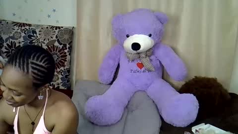 Snapshot of prettybunnny chatting on 11-19-25, 01:05 Bunny online show from 11-19-25, 01:05