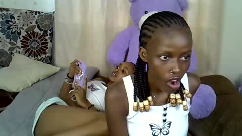 Snapshot of prettybunnny chatting on 11-22-25, 02:05 Bunny online show from 11-22-25, 02:05