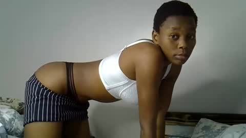 Snapshot of prettycoco_ chatting on 04-23-26, 02:57 coco online show from 04-23-26, 02:57