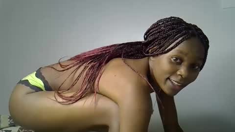 Snapshot of prettycoco_ chatting on 05-18-26, 04:07 coco online show from 05-18-26, 04:07