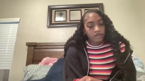 Snapshot of prettyfacefemale chatting on 04-08-26, 10:43 prettyfacefemale online show from 04-08-26, 10:43
