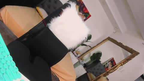 Snapshot of prettyjuliax chatting on 01-19-25, 01:53 prettyjuliax online show from 01-19-25, 01:53