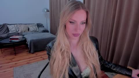 Snapshot of prettyk1ller chatting on 05-18-26, 10:04 Eva online show from 05-18-26, 10:04