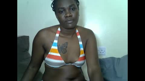 Snapshot of prettyliz30 chatting on 09-08-25, 05:45 LILIAN online show from 09-08-25, 05:45