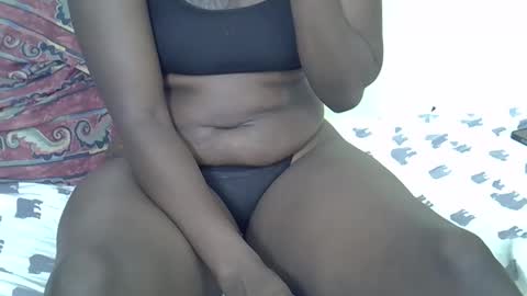 Snapshot of prettyliz30 chatting on 10-17-25, 09:23 LILIAN online show from 10-17-25, 09:23