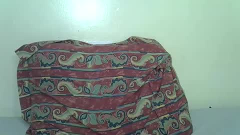 Snapshot of prettyliz30 chatting on 10-18-25, 09:32 LILIAN online show from 10-18-25, 09:32