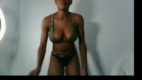 evelyn online show from 10-09-25, 02:59